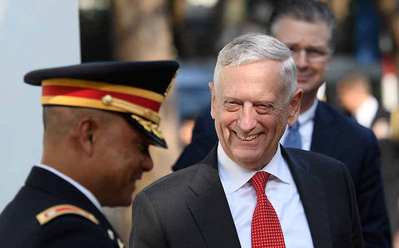 Những hình ảnh đầu tiên của Bộ trưởng Quốc phòng Mỹ tại Việt Nam